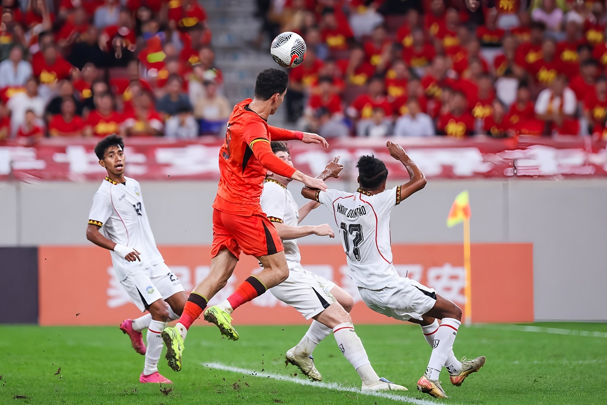 九游体育APP-冲刺阶段武汉三镇备战欧冠新疆广汇加时末段单刀错失，赛后尼斯门线救险——中超节点到来看傻球迷